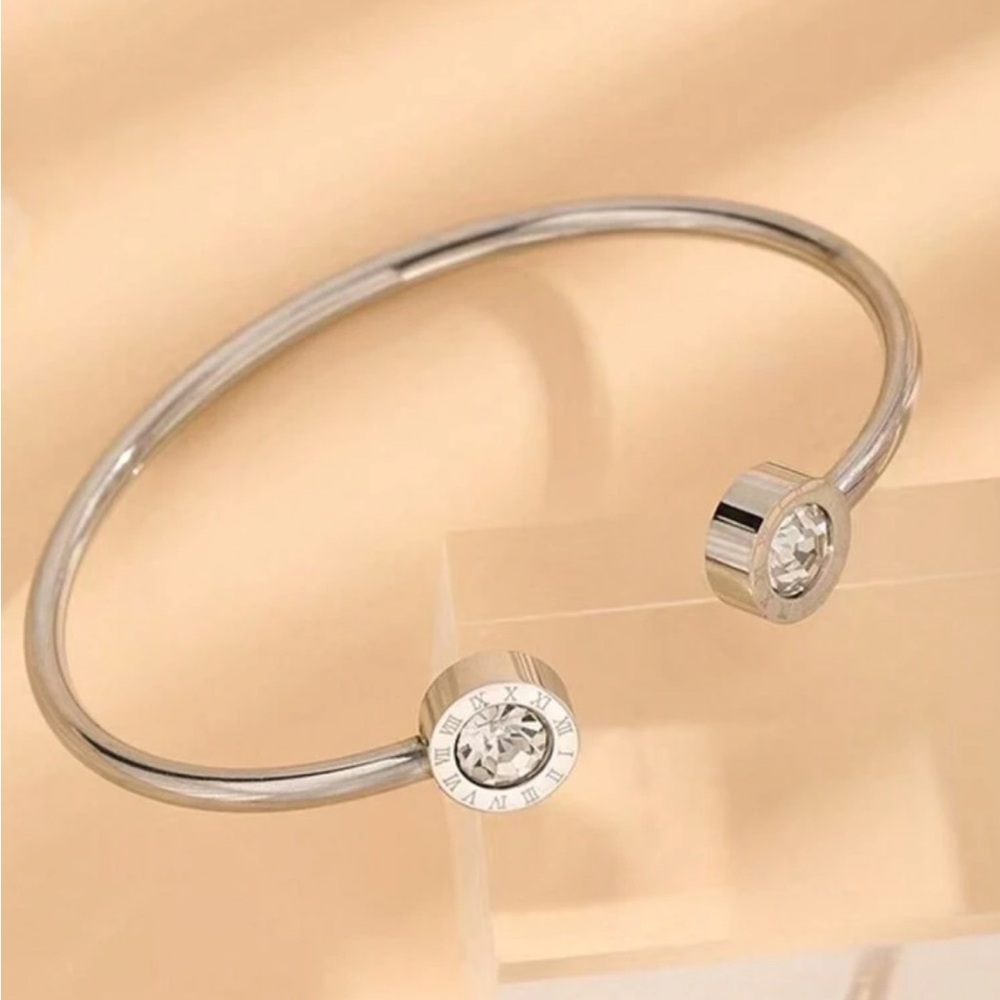 Elegant Silver Bangle Bracelet